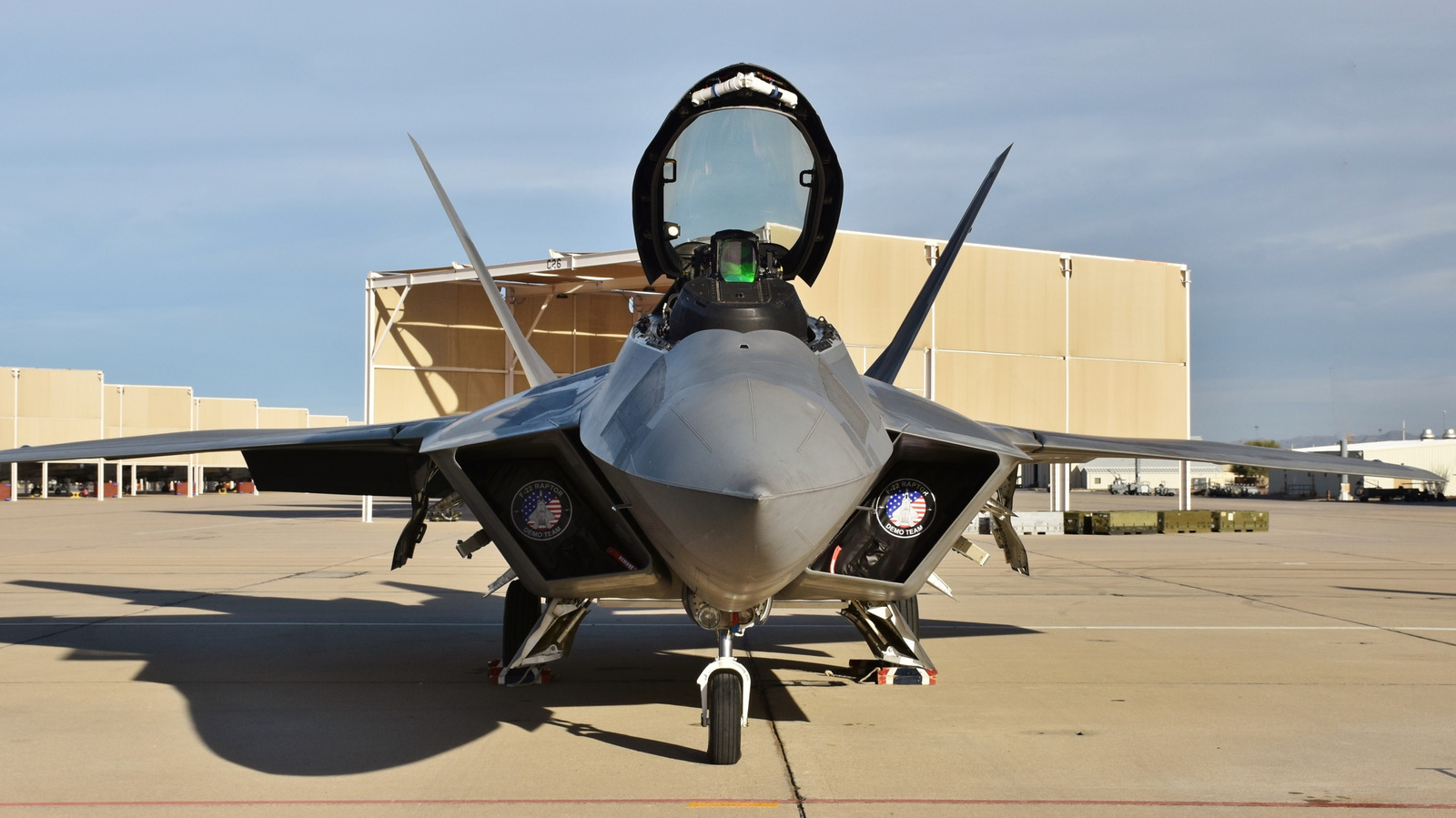 What It's Really Like Inside The Cockpit Of An F-22 Raptor Fighter Jet